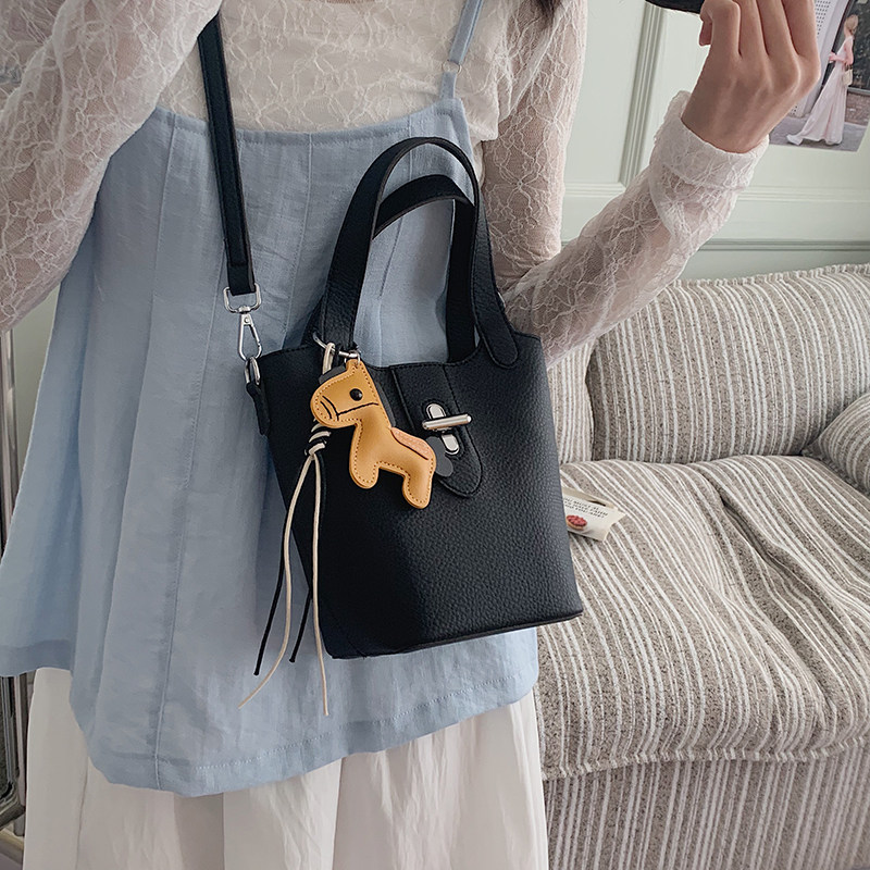 Luxury Bags Quiet - حقيبة صغيرة فاخرة من جلد البقر
