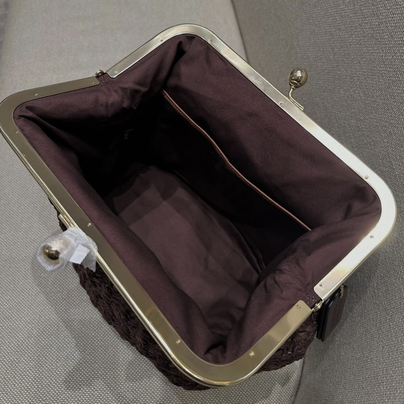 حقائب شاطئ من القش بإطار قفل ي - مراجعة Luxury Bags Of 2026 وسعره