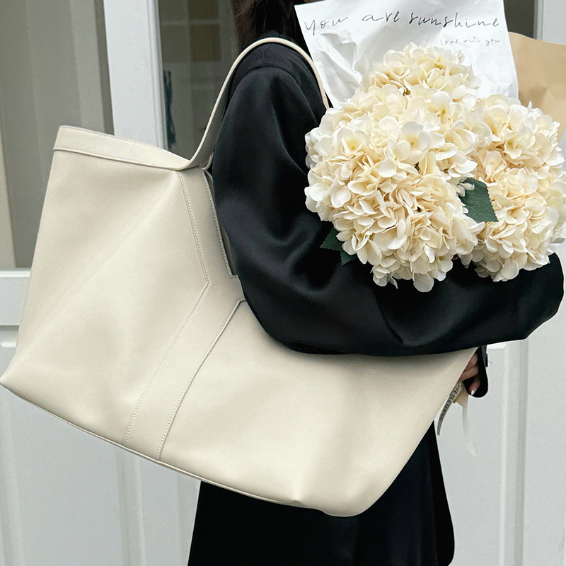 حقائب يد نسائية فاخرة من الجلد - مراجعة Luxury Bags Of 2026 وسعره