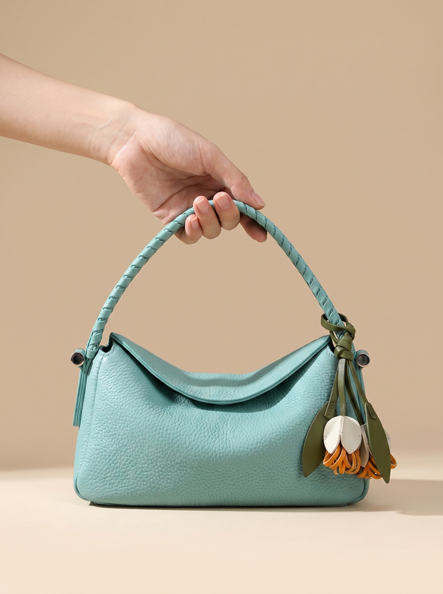 حقائب يد نسائية من الجلد الطبي - مراجعة Xl Luxury Bags وسعره