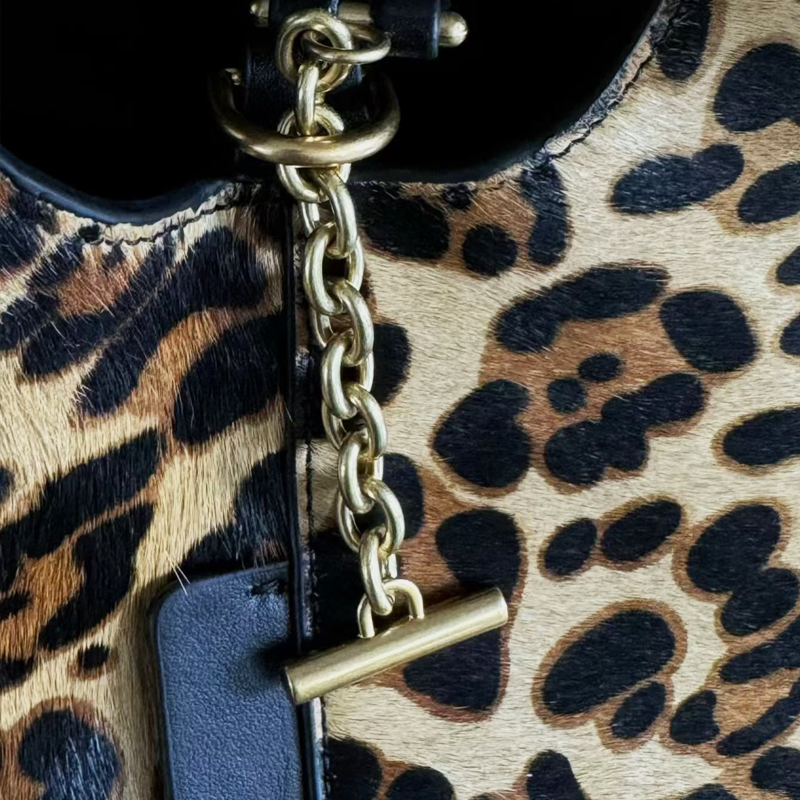 حقائب دلو صغيرة من الجلد الطبي - مراجعة Luxury Bags Of 2026 وسعره