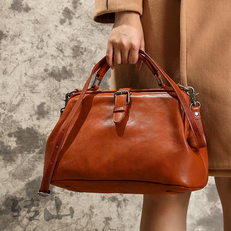حقيبة كتف نسائية من الجلد الطب - مراجعة Luxury Bags Quiet وسعره