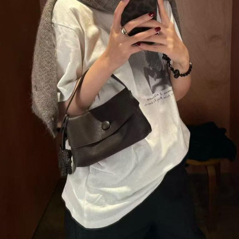 حقائب يد صغيرة من الجلد الطبيع - مراجعة Luxury Bags Of 2026 وسعره