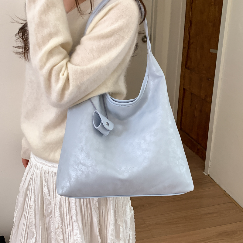 حقيبة هوبو نسائية من الجلد الص - مراجعة Luxury Bags Quiet وسعره