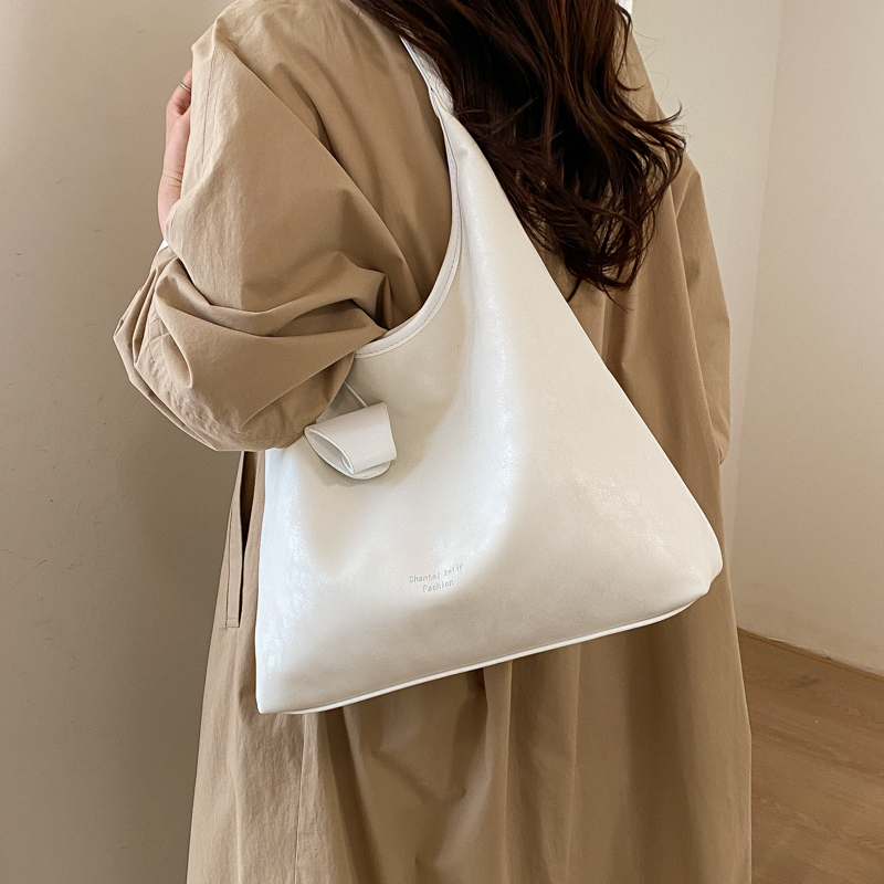 حقيبة هوبو نسائية من الجلد الص - مراجعة Luxury Bags Quiet وسعره