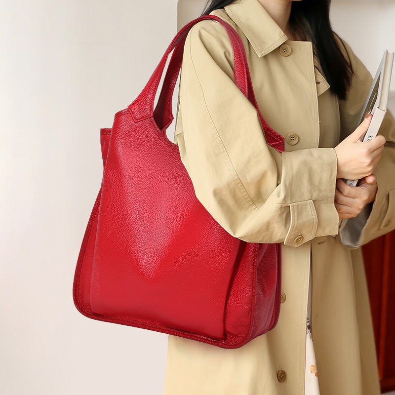 حقيبة كتف نسائية من الجلد الطب - مراجعة Luxury Bags Quiet وسعره