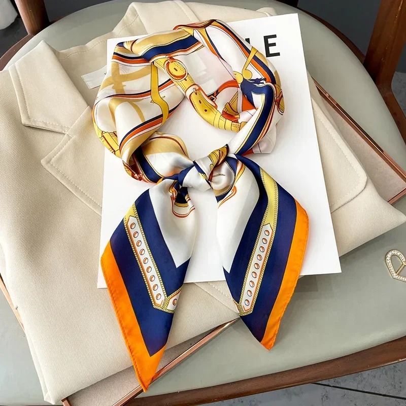 وشاح حريري مربع نحيف بتصميم فا - مراجعة Luxury Bags Brands وسعره