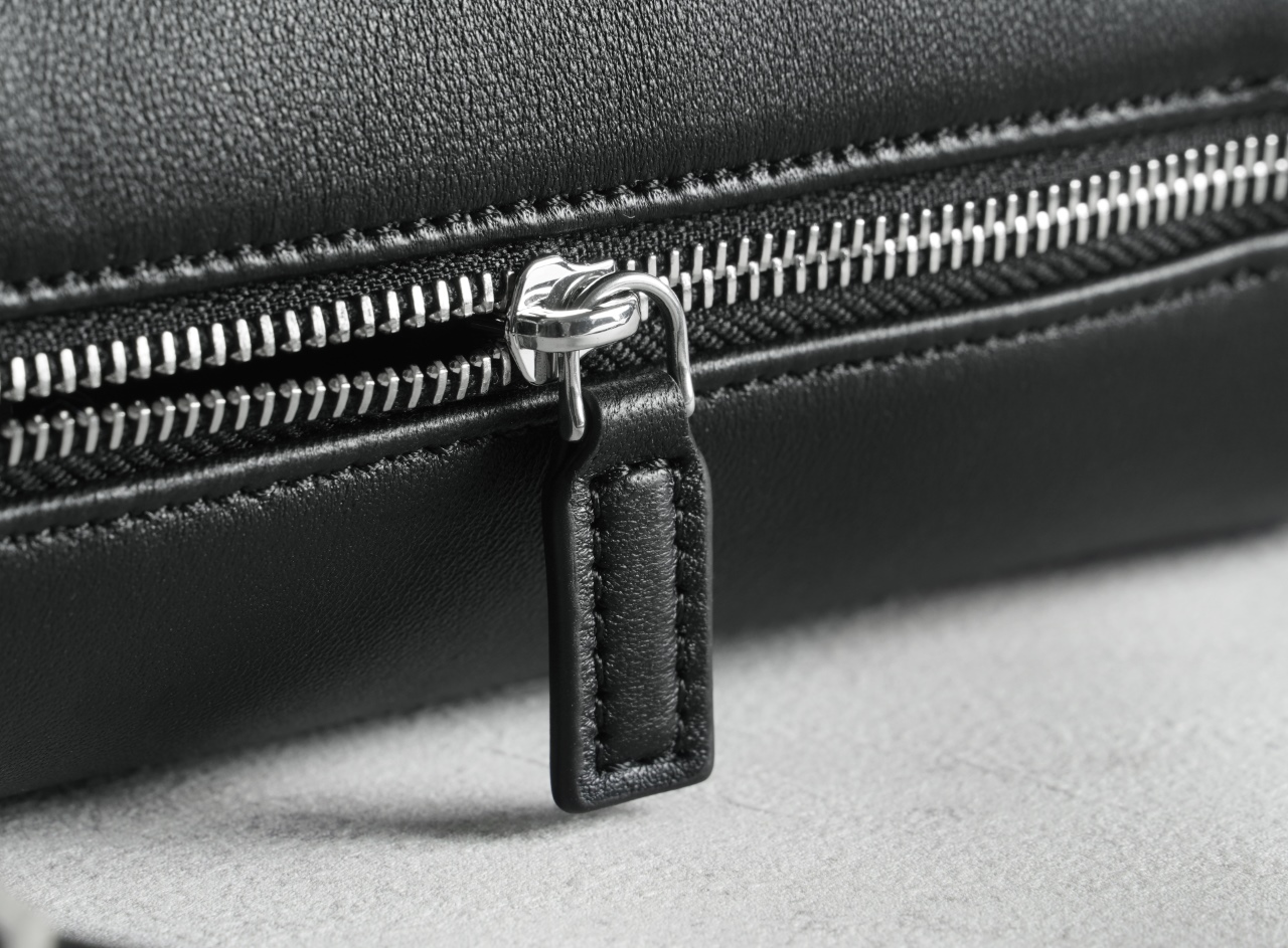 حقيبة كتف نسائية جلدية بتصميم  - مراجعة Luxury Bags Quiet وسعره