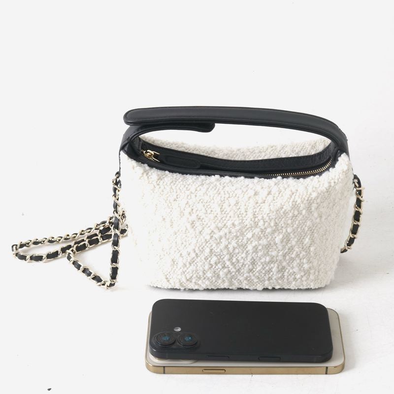 حقائب هوبوس صغيرة كلاسيكية من  - مراجعة Luxury Bags Of 2026 وسعره